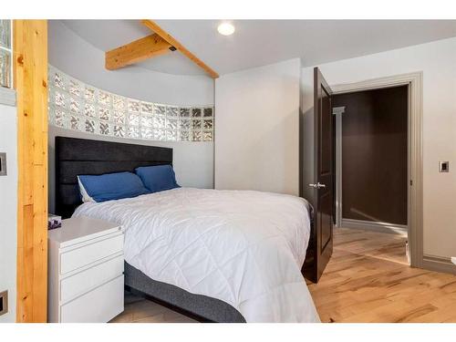 243052 Westbluff Road, Rural Rocky View County, AB - Indoor Photo Showing Bedroom