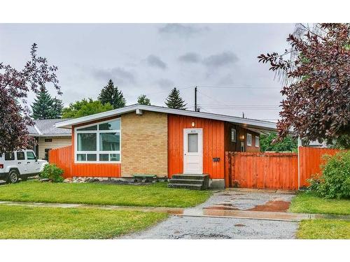 383 Acadia Drive Se, Calgary, AB - Outdoor