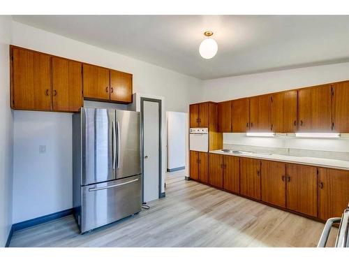 383 Acadia Drive Se, Calgary, AB - Indoor Photo Showing Kitchen