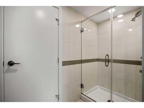 703-888 4 Avenue Sw, Calgary, AB - Indoor Photo Showing Bathroom