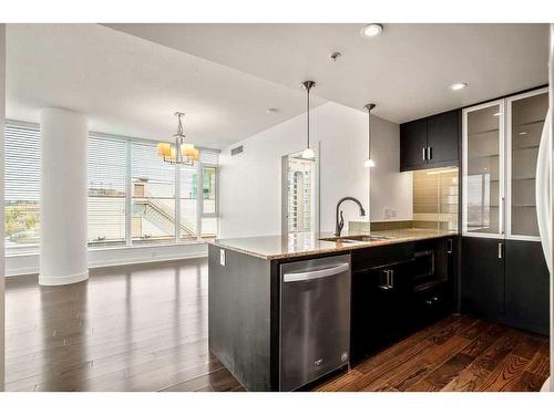 703-888 4 Avenue Sw, Calgary, AB - Indoor Photo Showing Kitchen With Upgraded Kitchen