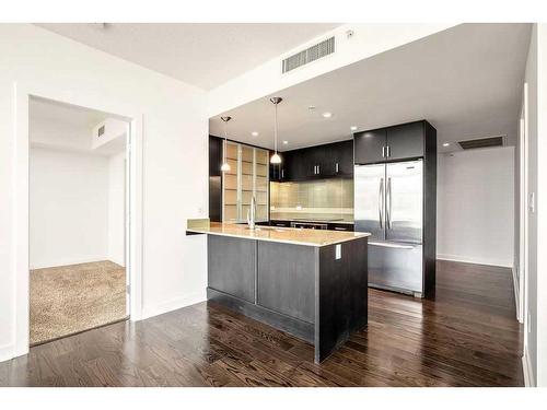 703-888 4 Avenue Sw, Calgary, AB - Indoor Photo Showing Kitchen With Upgraded Kitchen