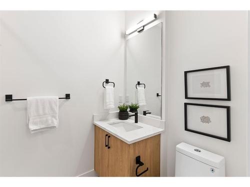 1922 8 Avenue Se, Calgary, AB - Indoor Photo Showing Bathroom