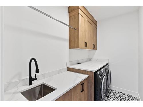 1922 8 Avenue Se, Calgary, AB - Indoor Photo Showing Laundry Room