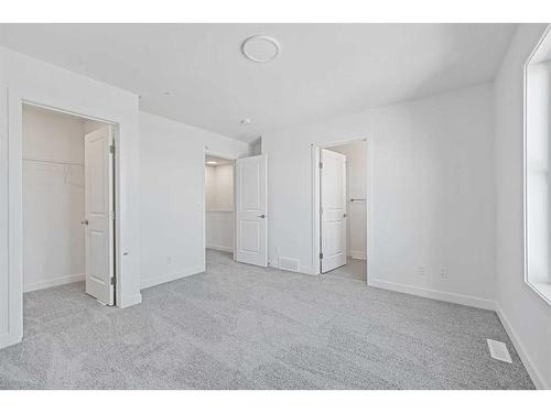 531 Union Avenue Se, Calgary, AB - Indoor Photo Showing Other Room