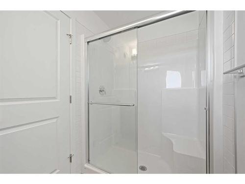 531 Union Avenue Se, Calgary, AB - Indoor Photo Showing Bathroom