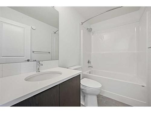 531 Union Avenue Se, Calgary, AB - Indoor Photo Showing Bathroom