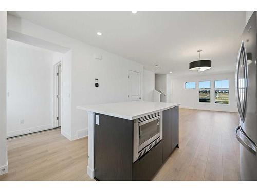 531 Union Avenue Se, Calgary, AB - Indoor Photo Showing Kitchen