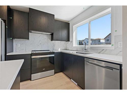 531 Union Avenue Se, Calgary, AB - Indoor Photo Showing Kitchen With Stainless Steel Kitchen With Upgraded Kitchen