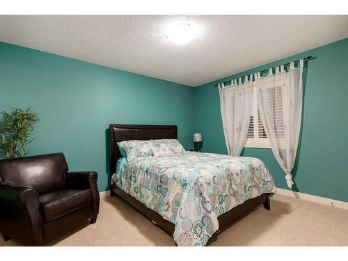 108 Elgin Estates Park Se, Calgary, AB - Indoor Photo Showing Bedroom