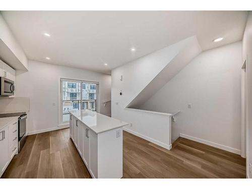 111-8500 19 Avenue Se, Calgary, AB - Indoor Photo Showing Kitchen