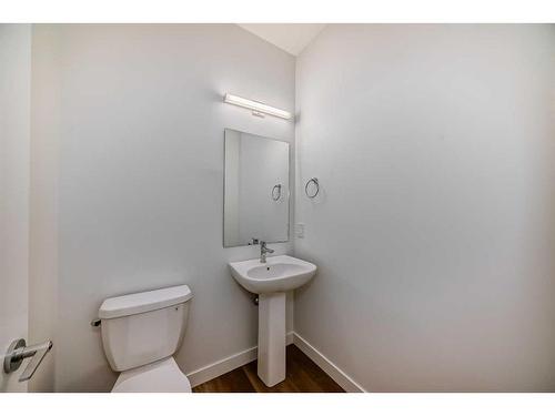 111-8500 19 Avenue Se, Calgary, AB - Indoor Photo Showing Bathroom