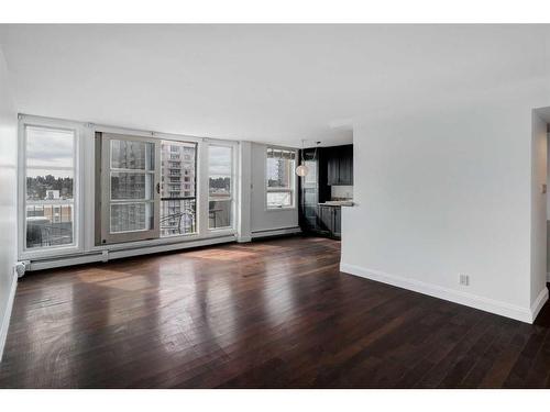 1105-733 14 Avenue Sw, Calgary, AB - Indoor Photo Showing Living Room