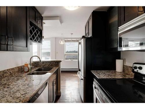 1105-733 14 Avenue Sw, Calgary, AB - Indoor Photo Showing Kitchen With Double Sink With Upgraded Kitchen