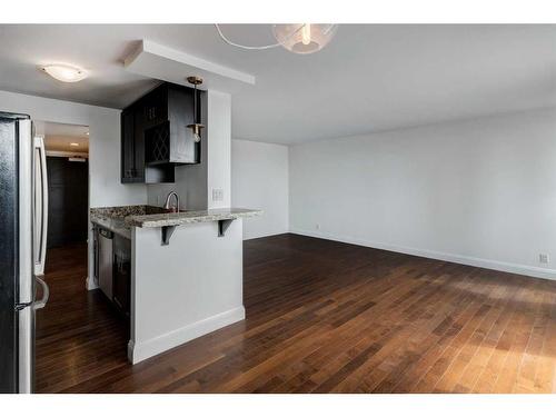 1105-733 14 Avenue Sw, Calgary, AB - Indoor Photo Showing Kitchen