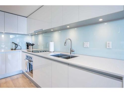 1108-1122 3 Street Se, Calgary, AB - Indoor Photo Showing Kitchen With Double Sink With Upgraded Kitchen