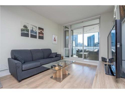 1108-1122 3 Street Se, Calgary, AB - Indoor Photo Showing Living Room