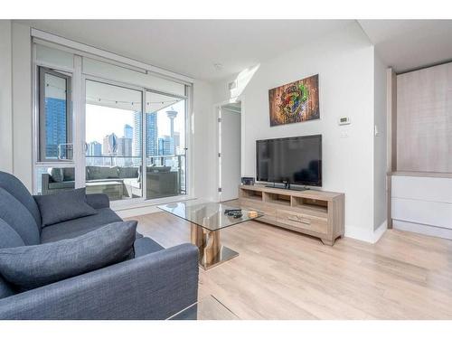 1108-1122 3 Street Se, Calgary, AB - Indoor Photo Showing Living Room