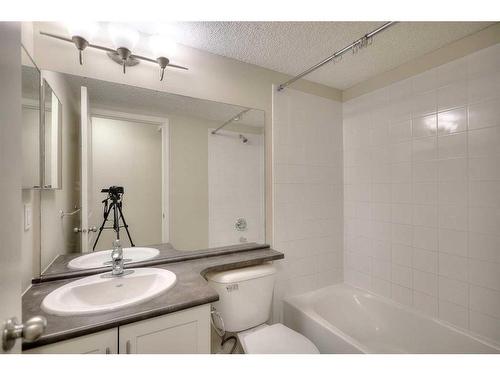 2113-16969 24 Street Sw, Calgary, AB - Indoor Photo Showing Bathroom