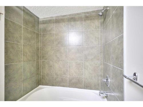 2113-16969 24 Street Sw, Calgary, AB - Indoor Photo Showing Bathroom