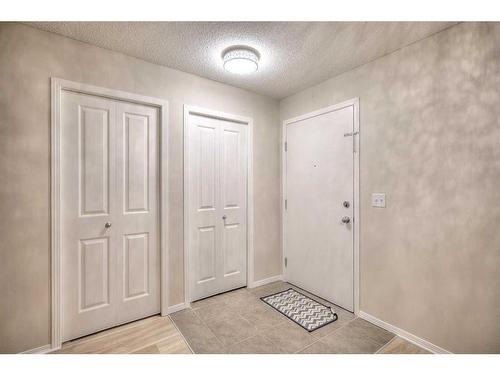 2113-16969 24 Street Sw, Calgary, AB - Indoor Photo Showing Other Room