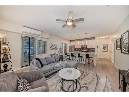 104-30 Mahogany Mews Se, Calgary, AB - Indoor Photo Showing Living Room