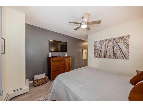 104-30 Mahogany Mews Se, Calgary, AB - Indoor Photo Showing Bedroom