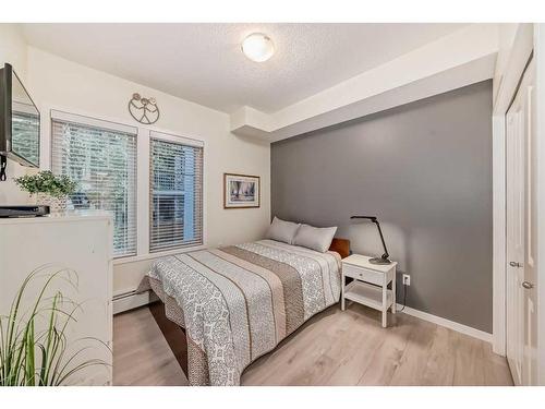 104-30 Mahogany Mews Se, Calgary, AB - Indoor Photo Showing Bedroom