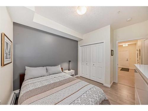 104-30 Mahogany Mews Se, Calgary, AB - Indoor Photo Showing Bedroom