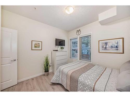 104-30 Mahogany Mews Se, Calgary, AB - Indoor Photo Showing Bedroom