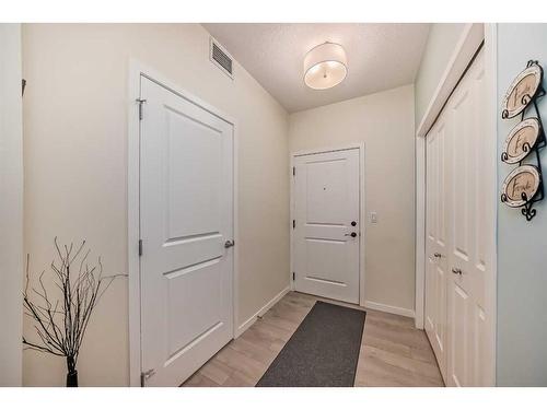 104-30 Mahogany Mews Se, Calgary, AB - Indoor Photo Showing Other Room