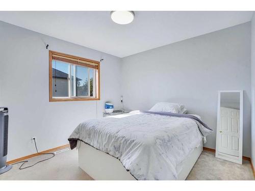 397 Panamount Drive Nw, Calgary, AB - Indoor Photo Showing Bedroom