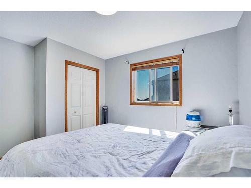 397 Panamount Drive Nw, Calgary, AB - Indoor Photo Showing Bedroom