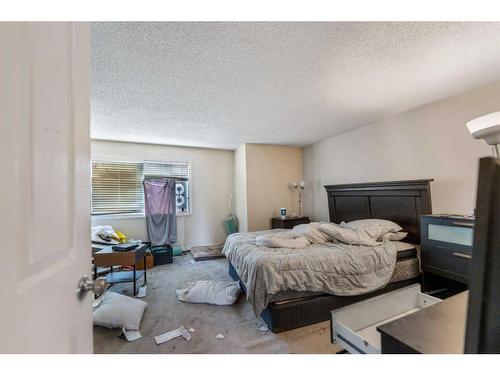 122-1555 Falconridge Drive Ne, Calgary, AB - Indoor Photo Showing Bedroom