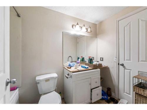 122-1555 Falconridge Drive Ne, Calgary, AB - Indoor Photo Showing Bathroom