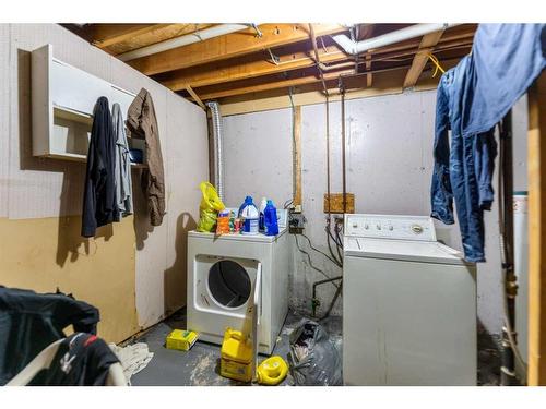 122-1555 Falconridge Drive Ne, Calgary, AB - Indoor Photo Showing Laundry Room