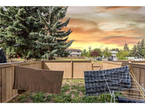 122-1555 Falconridge Drive Ne, Calgary, AB - Outdoor