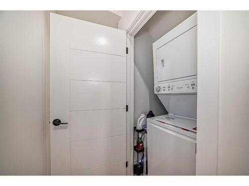 88 Nolancrest Green Nw, Calgary, AB - Indoor Photo Showing Laundry Room