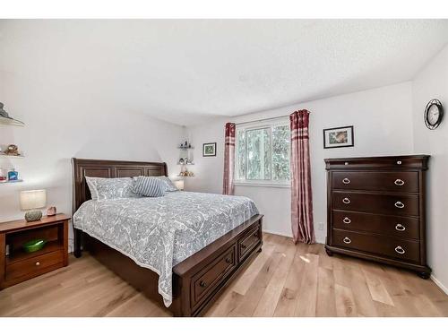 22 Erin Croft Crescent Se, Calgary, AB - Indoor Photo Showing Bedroom