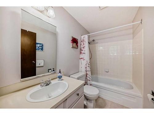 22 Erin Croft Crescent Se, Calgary, AB - Indoor Photo Showing Bathroom