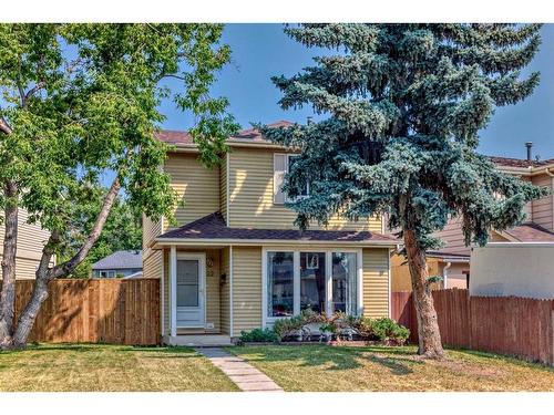 22 Erin Croft Crescent Se, Calgary, AB - Outdoor