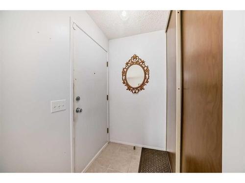 22 Erin Croft Crescent Se, Calgary, AB - Indoor Photo Showing Other Room