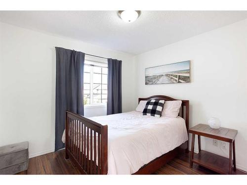 239 Citadel Meadow Bay Nw, Calgary, AB - Indoor Photo Showing Bedroom