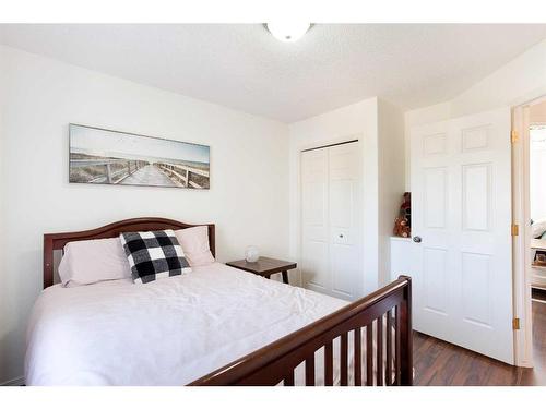 239 Citadel Meadow Bay Nw, Calgary, AB - Indoor Photo Showing Bedroom