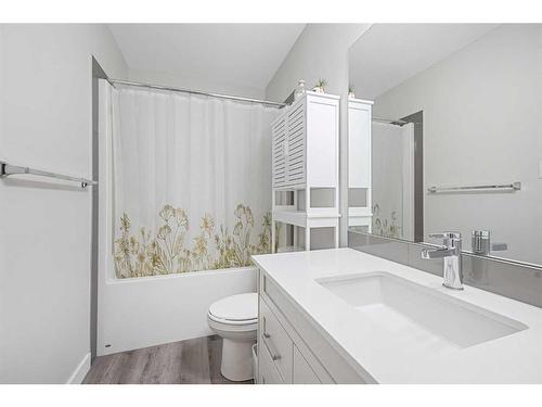 305-35 Walgrove Walk Se, Calgary, AB - Indoor Photo Showing Bathroom