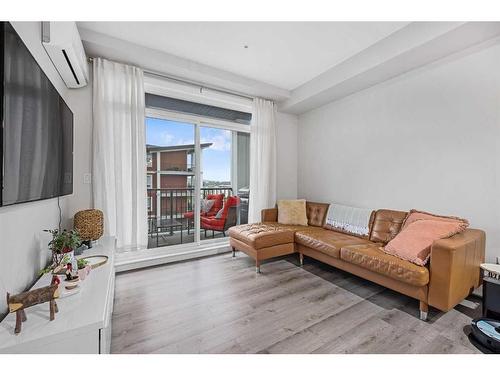 305-35 Walgrove Walk Se, Calgary, AB - Indoor Photo Showing Living Room