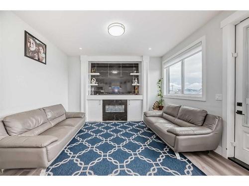 32 Saddlecrest Link Ne, Calgary, AB - Indoor Photo Showing Living Room