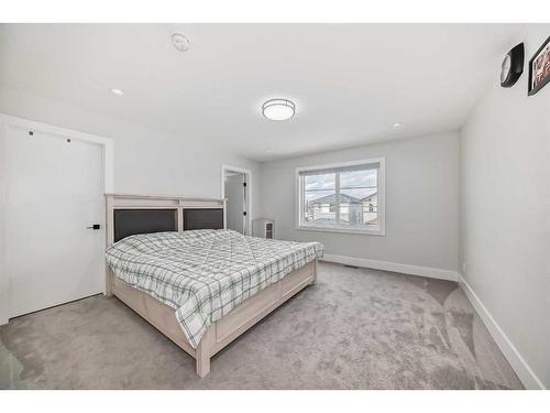 32 Saddlecrest Link Ne, Calgary, AB - Indoor Photo Showing Bedroom