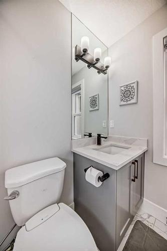 32 Saddlecrest Link Ne, Calgary, AB - Indoor Photo Showing Bathroom