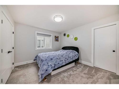 32 Saddlecrest Link Ne, Calgary, AB - Indoor Photo Showing Bedroom